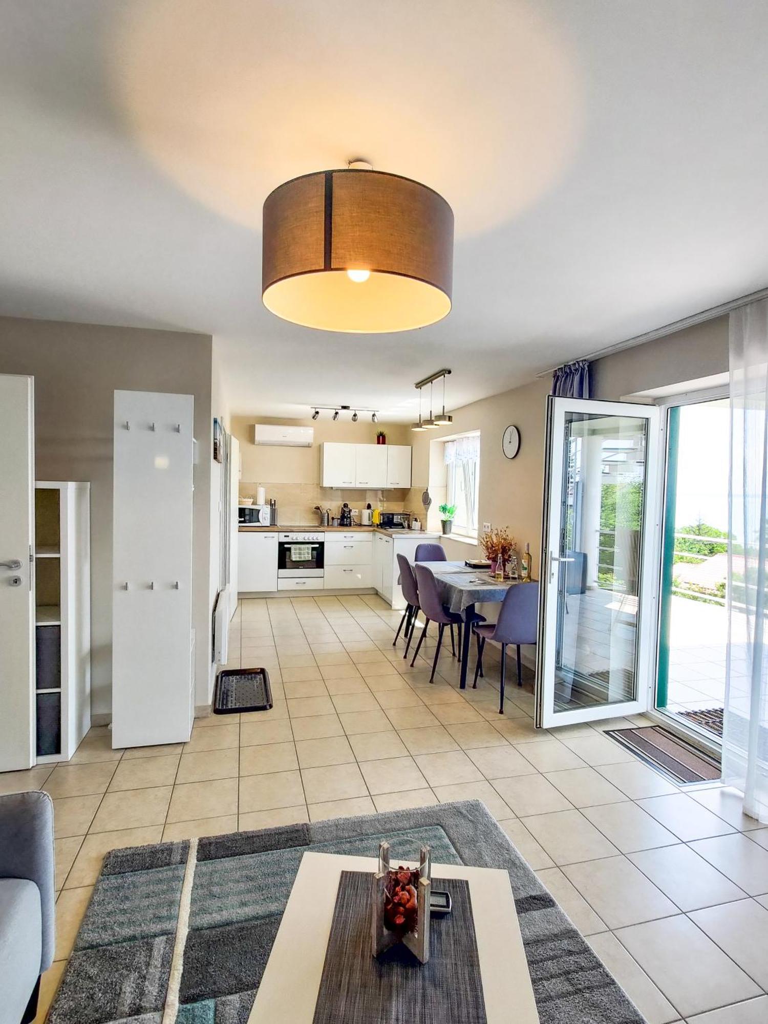 Fuegefa Apartman Balatonalmádi Exteriör bild