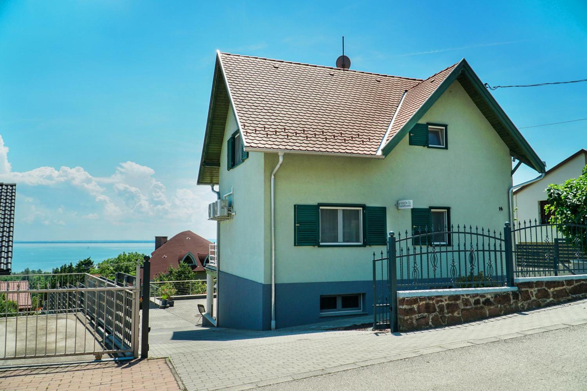 Fuegefa Apartman Balatonalmádi Exteriör bild